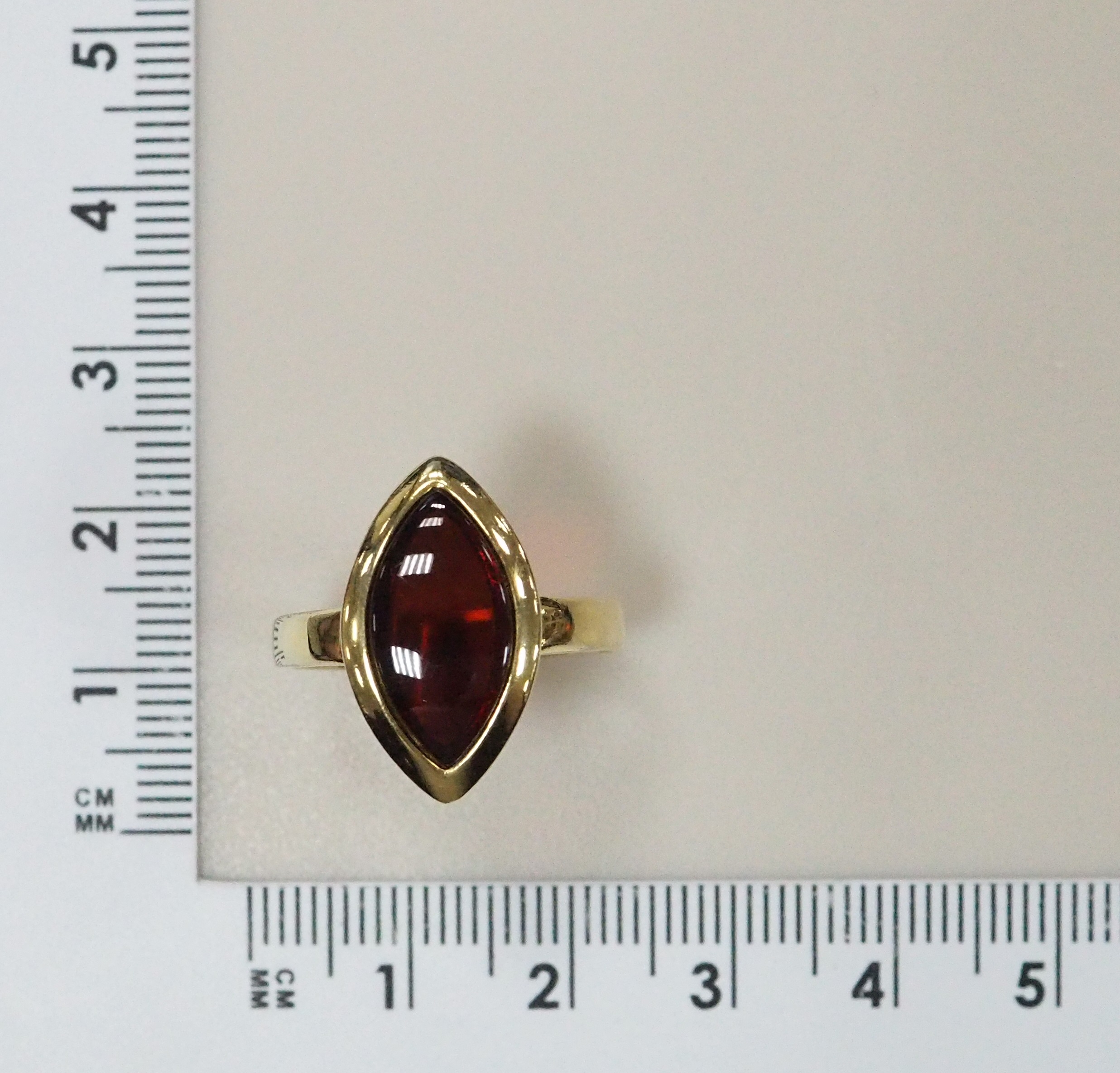 Серебряное кольцо с янтарем